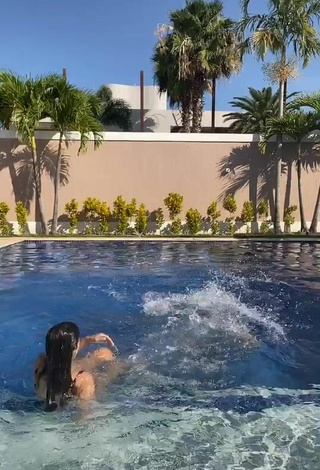 4. Beautiful Larissa de Macedo Machado Shows Cleavage in Sexy Checkered Bikini at the Pool