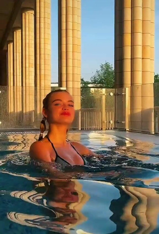2. Sexy Anya Ischuk in Bikini at the Swimming Pool