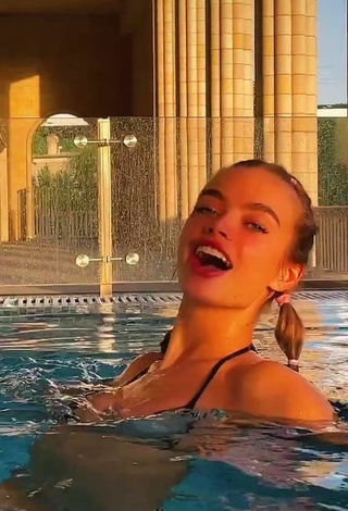 5. Sexy Anya Ischuk in Bikini at the Swimming Pool