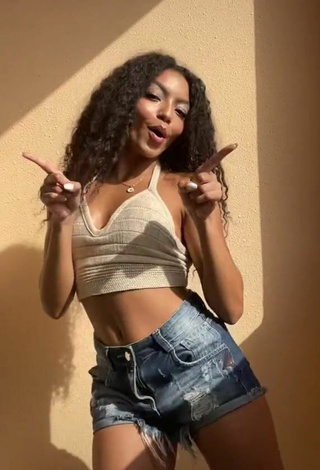 Sexy Any Gabrielly in Beige Crop Top