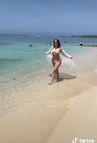 4. Amazing Abril Abdamari Garza Alonso Shows Cleavage in Hot Bikini at the Beach