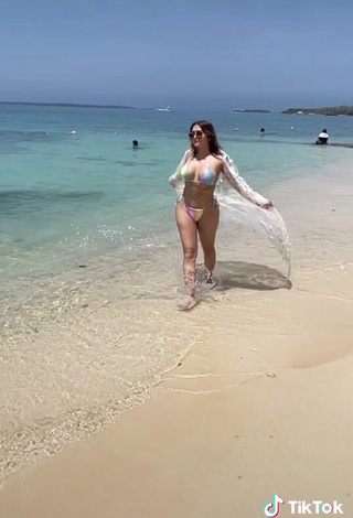 5. Amazing Abril Abdamari Garza Alonso Shows Cleavage in Hot Bikini at the Beach