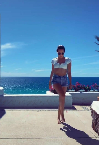 4. Hot Ashley Tisdale in White Crop Top in the Sea