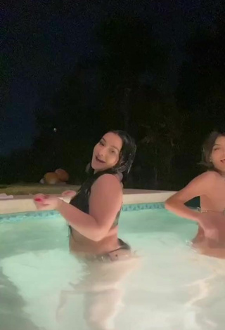5. Hottie Desiree Montoya Shows Cleavage in Bikini Top at the Swimming Pool