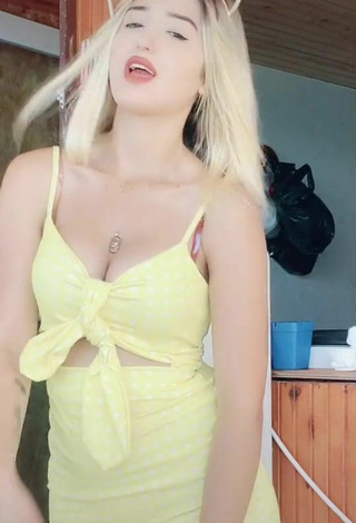 5. Sexy Eda Aslankoç in Yellow Dress