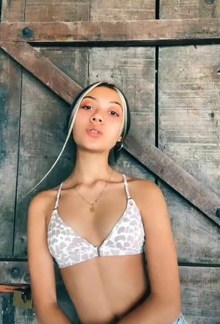 3. Sexy Ferchis in Bikini Top