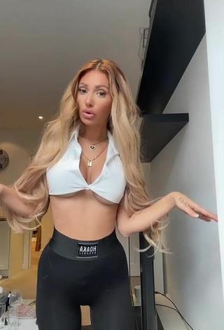 2. Beautiful Francesca Farago Shows Cleavage in Sexy White Crop Top