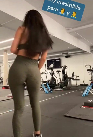 5. Amazing Franjomar Shows Butt