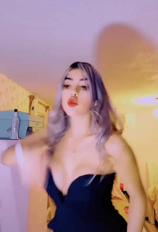 4. Sexy Frida Ximena Shows Cleavage in Black Overall