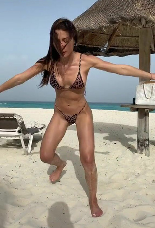 2. Georgina Mazzeo Looks Adorable in Leopard Bikini at the Beach while doing Fitness Exercises