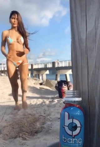 2. Georgina Mazzeo Looks Beautiful in Bikini at the Beach
