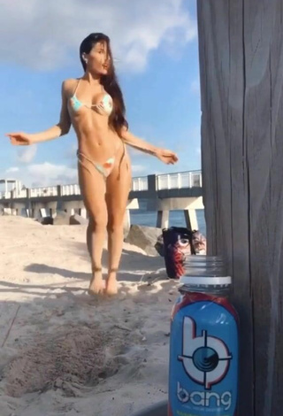4. Georgina Mazzeo Looks Sexy in Green Bikini at the Beach