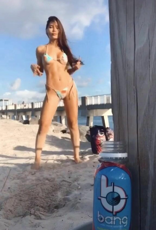 5. Georgina Mazzeo Looks Sexy in Green Bikini at the Beach