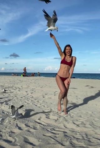 5. Sexy Georgina Mazzeo Shows Legs at the Beach