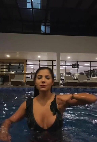 Erotic Hariany Nathália Almeida Shows Cleavage in Black Bikini Top at the Swimming Pool