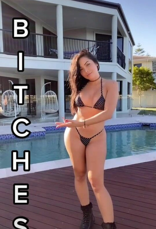 2. Hottie Maddy Belle Shows Butt at the Swimming Pool