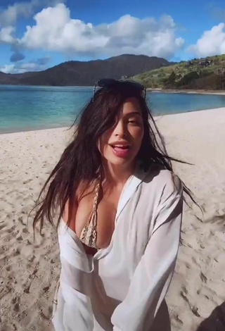 2. Maddy Belle Shows her Inviting Cleavage at the Beach