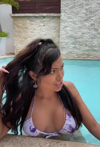 3. Sexy Maddy Belle Shows Cleavage in Bikini Top at the Swimming Pool