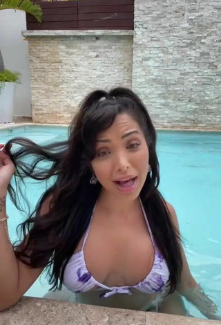 4. Sexy Maddy Belle Shows Cleavage in Bikini Top at the Swimming Pool