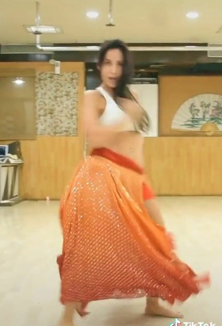 5. Sexy Nora Fatehi in White Crop Top while doing Dance