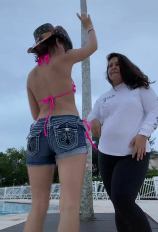 Sexy Jenny Popach Shows Butt