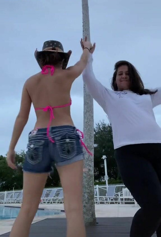 2. Sexy Jenny Popach Shows Butt