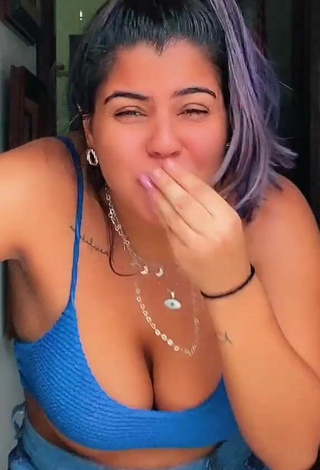 4. Hottest Julia Antunes Shows Cleavage and Bouncing Boobs in Blue Crop Top