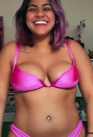 3. Hot Julia Antunes Shows Cleavage in Pink Bikini