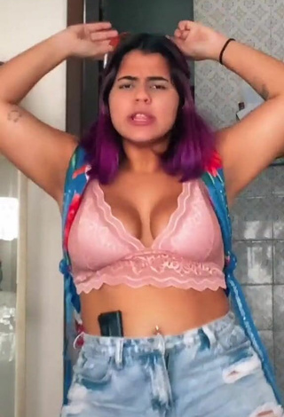 2. Hot Julia Antunes Shows Cleavage and Bouncing Boobs in Pink Crop Top