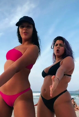 4. Sexy Julia Antunes Shows Cleavage in Bikini at the Beach