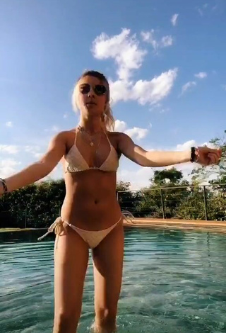 5. Sexy Júlia Gomes in White Bikini at the Swimming Pool