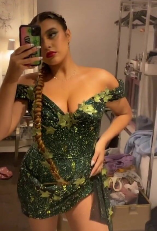 2. Sexy Kalani Hilliker Shows Cleavage in Green Dress
