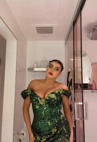 4. Sexy Kalani Hilliker Shows Cleavage in Green Dress