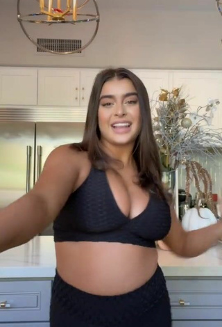 4. Sexy Kalani Hilliker Shows Cleavage in Black Crop Top