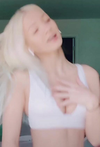 3. Sexy Kayla Polek Shows Cleavage and Bouncing Boobs in White Crop Top