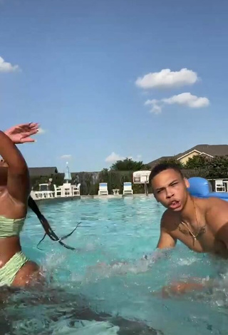 2. Sweet Keara Wilson Shows Cleavage in Cute Striped Bikini at the Swimming Pool