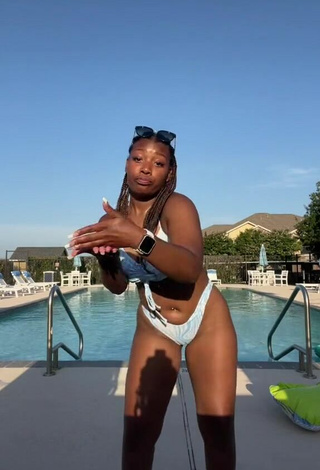 Amazing Keara Wilson Shows Cleavage in Hot Bikini at the Swimming Pool