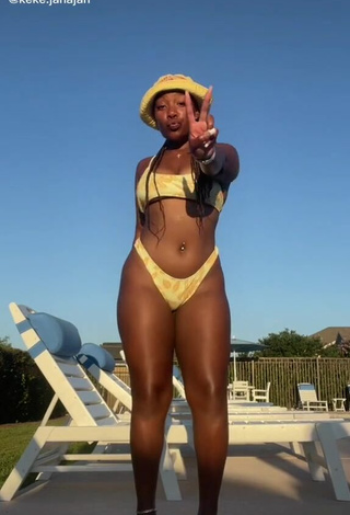 Beautiful Keara Wilson in Sexy Yellow Bikini