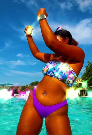 2. Sweetie Keara Wilson in Bikini at the Pool