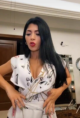 3. Kimberly Flores Demonstrates Erotic Cleavage