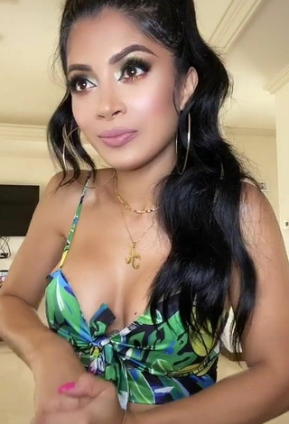 3. Adorable Kimberly Flores Shows Cleavage in Seductive Crop Top