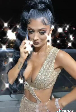 3. Hottie Kimberly Flores Shows Cleavage in Golden Dress