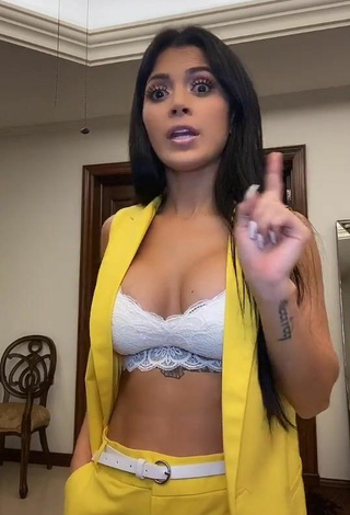 1. Hottest Kimberly Flores Shows Cleavage in White Crop Top