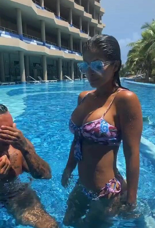 Hot Kimberly Flores Shows Cleavage in Bikini at the Pool
