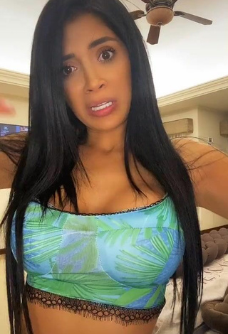 2. Hottie Kimberly Flores Shows Cleavage in Crop Top