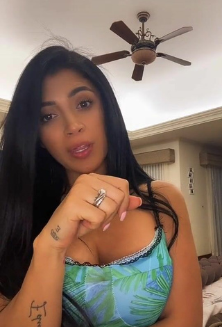 3. Sexy Kimberly Flores Shows Cleavage
