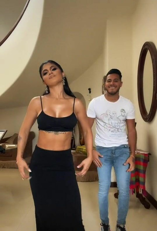 2. Sexy Kimberly Flores Shows Cleavage in Black Crop Top