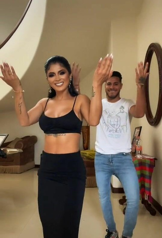 3. Sexy Kimberly Flores Shows Cleavage in Black Crop Top