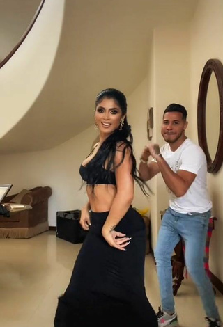 5. Sexy Kimberly Flores Shows Cleavage in Black Crop Top