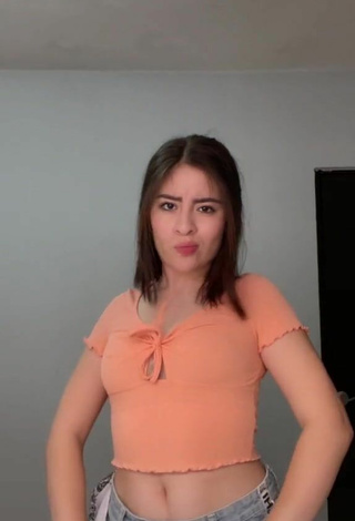 2. Sexy Kim Muñoz in Peach Crop Top